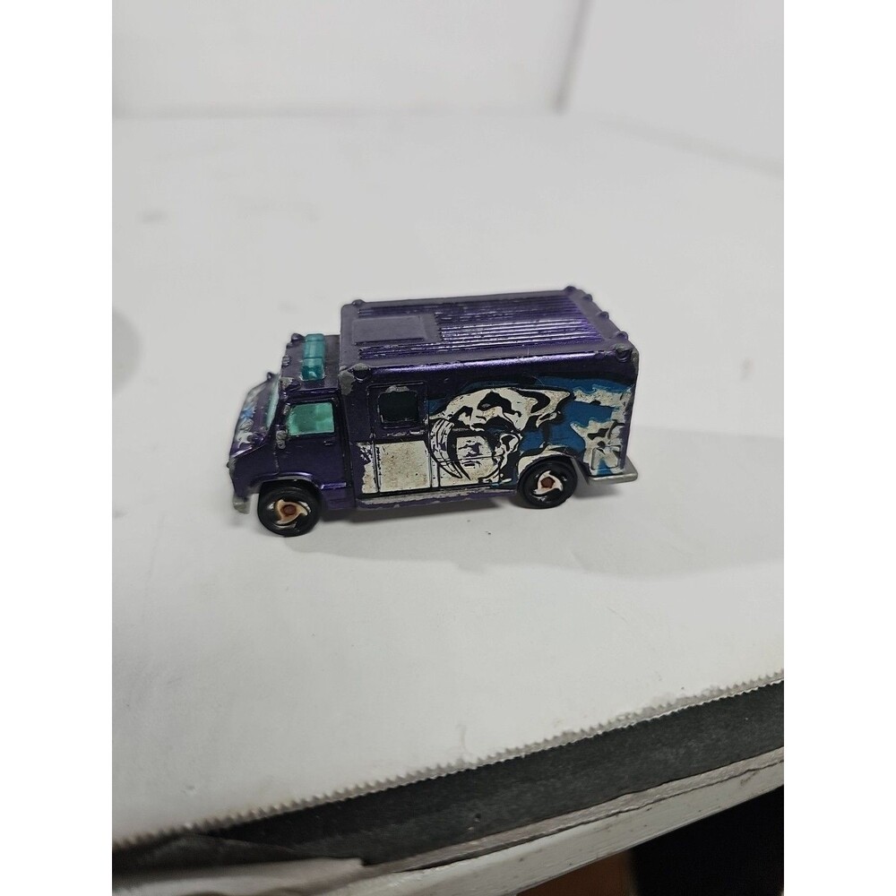 1988 Mattel Hot Wheels Sabertooth Ambulance w/ Razor wheels